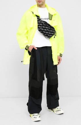 Мужская текстильная поясная сумка explorer BALENCIAGA черно-белого цвета по цене 49950 руб., арт. 482389/9MI55 | Фото 2 Мужская текстильная поясная сумка explorer BALENCIAGA черно-белого цвета, арт. 482389/9MI55 | Фото 2