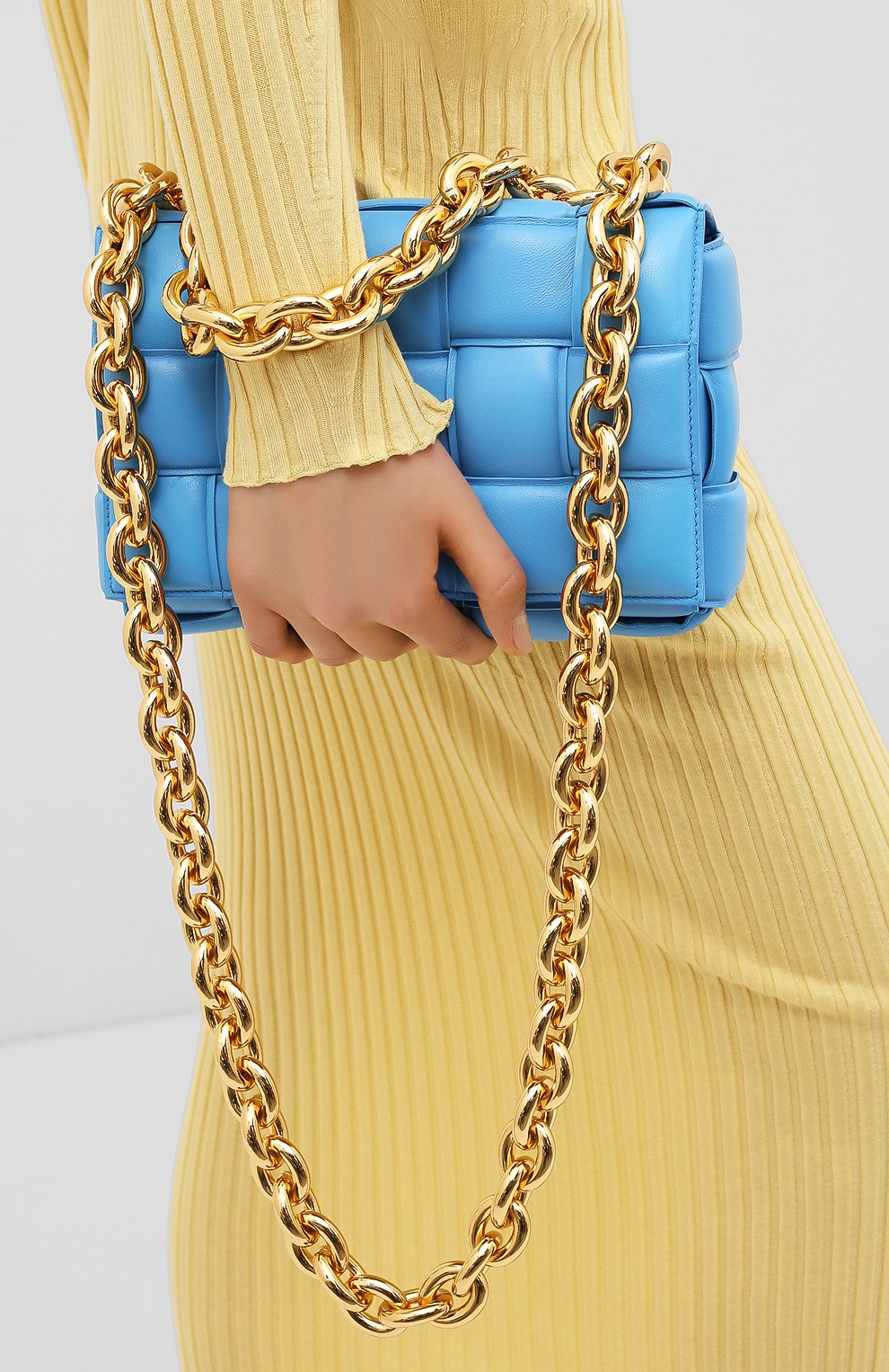 Женская сумка chain cassette BOTTEGA VENETA синего цвета по цене 271500 руб., арт. 631421/VBWZ0 | Фото 2 Женская сумка chain cassette BOTTEGA VENETA синего цвета, арт. 631421/VBWZ0 | Фото 2