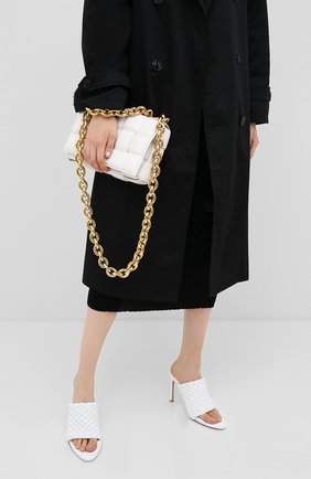 Женская сумка chain cassette BOTTEGA VENETA белого цвета по цене 271500 руб., арт. 631421/VBWZ0 | Фото 2 Женская сумка chain cassette BOTTEGA VENETA белого цвета, арт. 631421/VBWZ0 | Фото 2