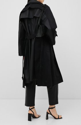 Женский тренч VETEMENTS черного цвета по цене 229500 руб., арт. WAH21JA007 1007/BLACK/BLACK | Фото 2 Женский тренч VETEMENTS черного цвета, арт. WAH21JA007 1007/BLACK/BLACK | Фото 2