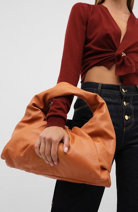 Женская сумка shoulder pouch BOTTEGA VENETA коричневого цвета по цене 199500 руб., арт. 610524/VCP40 | Фото 2 Женская сумка shoulder pouch BOTTEGA VENETA коричневого цвета, арт. 610524/VCP40 | Фото 2