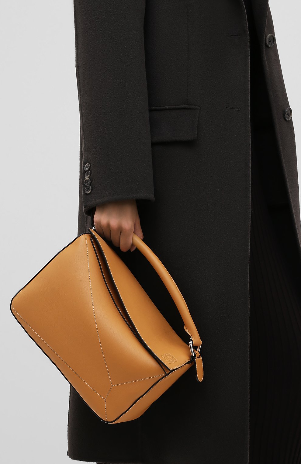 Женская сумка puzzle LOEWE бежевого цвета по цене 234500 руб., арт. 326.77AC41 | Фото 2 Женская сумка puzzle LOEWE бежевого цвета, арт. 326.77AC41 | Фото 2