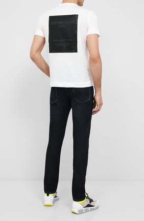 Мужская хлопковая футболка EMPORIO ARMANI белого цвета по цене 9440 руб., арт. 6H1TG7/1JDXZ | Фото 2 Мужская хлопковая футболка EMPORIO ARMANI белого цвета, арт. 6H1TG7/1JDXZ | Фото 2 (Рукава: Короткие; Длина (для топов): Стандартные; Материал внешний: Хлопок; Мужское Кросс-КТ: Футболка-одежда; Стили: Кэжуэл)