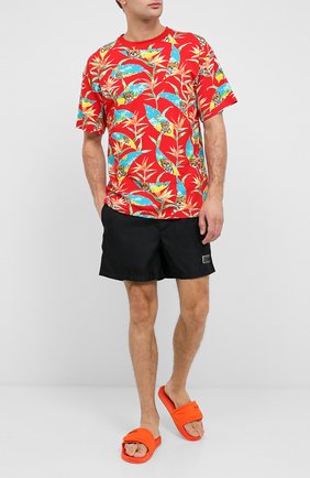 Мужская хлопковая футболка MOSCHINO красного цвета по цене 15000 руб., арт. V1908/2316 | Фото 2 Мужская хлопковая футболка MOSCHINO красного цвета, арт. V1908/2316 | Фото 2