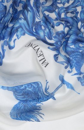 Женская шаль из кашемира и шелка  VALENTINO голубого цвета, арт. UW2EB104/GSP | Фото 2 (Материал: Шерсть, Кашемир, Текстиль; Принт: С принтом)