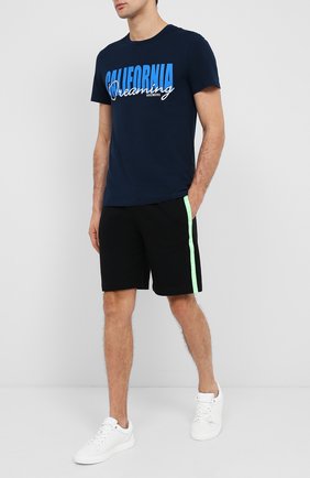 Мужская хлопковая футболка DIRK BIKKEMBERGS синего цвета по цене 5450 руб., арт. VBKT04860 | Фото 2 Мужская хлопковая футболка DIRK BIKKEMBERGS синего цвета, арт. VBKT04860 | Фото 2