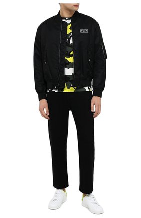 Мужская хлопковая футболка VALENTINO желтого цвета по цене 39850 руб., арт. UV3MG00W3M0 | Фото 2 Мужская хлопковая футболка VALENTINO желтого цвета, арт. UV3MG00W3M0 | Фото 2