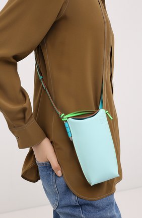 Женская сумка gate pocket loewe x paula's ibiza LOEWE голубого цвета по цене 54350 руб., арт. C650Z42X20 | Фото 2 Женская сумка gate pocket loewe x paula's ibiza LOEWE голубого цвета, арт. C650Z42X20 | Фото 2