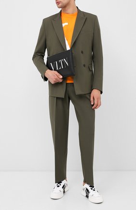 Мужская кожаная борсетка valentino garavani VALENTINO черного цвета по цене 36850 руб., арт. UY2P0299/LVN | Фото 2 Мужская кожаная борсетка valentino garavani VALENTINO черного цвета, арт. UY2P0299/LVN | Фото 2