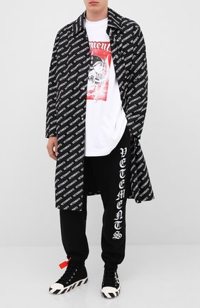 Мужская хлопковая футболка VETEMENTS белого цвета по цене 30900 руб., арт. UAH21TR667 1611/M | Фото 2 Мужская хлопковая футболка VETEMENTS белого цвета, арт. UAH21TR667 1611/M | Фото 2