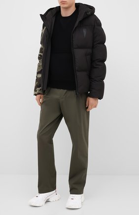 Мужская утепленная куртка NEIL BARRETT зеленого цвета, арт. PBSP513BV/P007C | Фото 2 (Рукава: Длинные; Материал внешний: Синтетический материал; Длина (верхняя одежда): Короткие; Материал подклада: Вискоза; Мужское Кросс-КТ: Верхняя одежда, утепленные куртки; Кросс-КТ: Куртка)