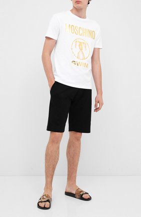 Мужская хлопковая футболка MOSCHINO белого цвета по цене 15000 руб., арт. V1910/2303 | Фото 2 Мужская хлопковая футболка MOSCHINO белого цвета, арт. V1910/2303 | Фото 2