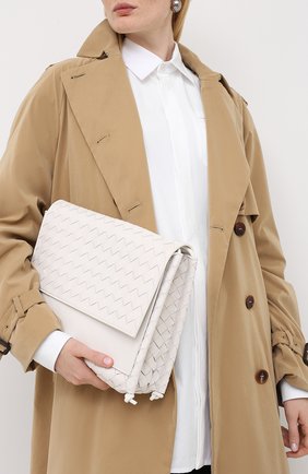 Женская сумка bv fold BOTTEGA VENETA белого цвета по цене 144000 руб., арт. 631464/VCPP1 | Фото 2 Женская сумка bv fold BOTTEGA VENETA белого цвета, арт. 631464/VCPP1 | Фото 2