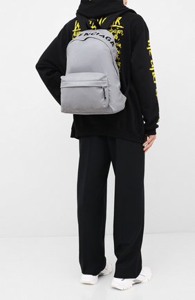 Мужской текстильный рюкзак BALENCIAGA серого цвета по цене 59950 руб., арт. 507460/H851N | Фото 2 Мужской текстильный рюкзак BALENCIAGA серого цвета, арт. 507460/H851N | Фото 2