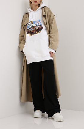 Женский хлопковое худи VETEMENTS черно-белого цвета по цене 68900 руб., арт. UAH21TR635 1605/W | Фото 2 Женский хлопковое худи VETEMENTS черно-белого цвета, арт. UAH21TR635 1605/W | Фото 2