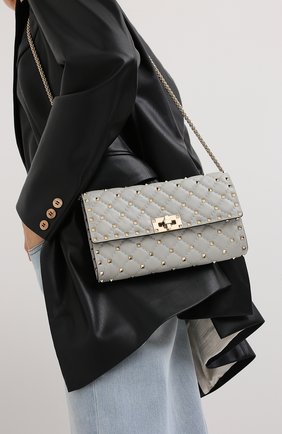 Женская сумка valentino garavani rockstud spike VALENTINO серого цвета по цене 103000 руб., арт. UW2B0137/NAP | Фото 2 Женская сумка valentino garavani rockstud spike VALENTINO серого цвета, арт. UW2B0137/NAP | Фото 2