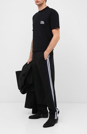 Мужская хлопковая футболка VETEMENTS черного цвета по цене 22550 руб., арт. UAH21TR573 1600/M | Фото 2 Мужская хлопковая футболка VETEMENTS черного цвета, арт. UAH21TR573 1600/M | Фото 2
