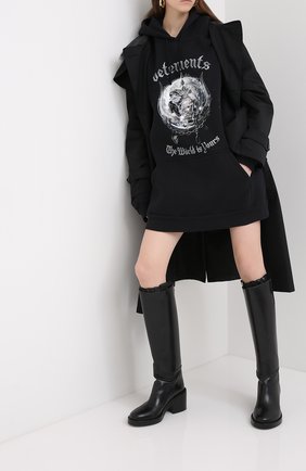 Женская хлопковое худи VETEMENTS черного цвета по цене 65950 руб., арт. UAH21TR613 1605/W | Фото 2 Женская хлопковое худи VETEMENTS черного цвета, арт. UAH21TR613 1605/W | Фото 2