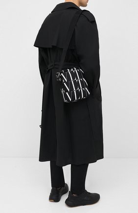 Мужская текстильная сумка VALENTINO черного цвета по цене 83500 руб., арт. UY2B0987/HWP | Фото 2 Мужская текстильная сумка VALENTINO черного цвета, арт. UY2B0987/HWP | Фото 2 (Ремень/цепочка: На ремешке; Материал: Текстиль; Размер: small)
