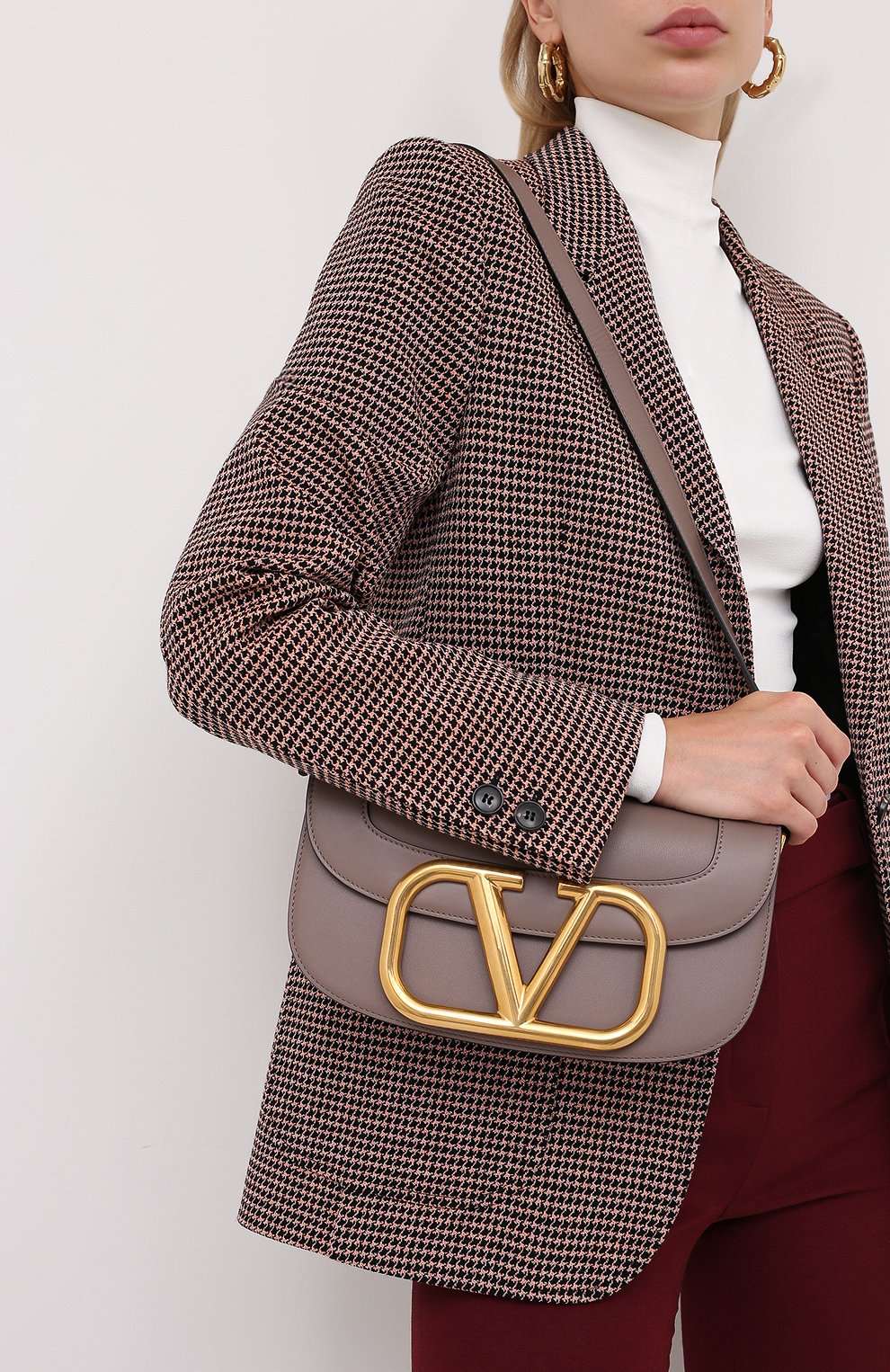 Женская сумка valentino garavani supervee VALENTINO темно-бежевого цвета по цене 175000 руб., арт. UW2B0G09/ZXL | Фото 2 Женская сумка valentino garavani supervee VALENTINO темно-бежевого цвета, арт. UW2B0G09/ZXL | Фото 2