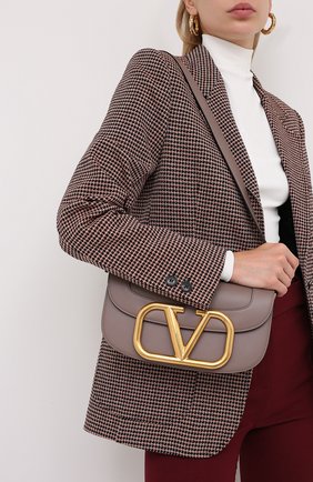 Женская сумка valentino garavani supervee VALENTINO темно-бежевого цвета по цене 175000 руб., арт. UW2B0G09/ZXL | Фото 2 Женская сумка valentino garavani supervee VALENTINO темно-бежевого цвета, арт. UW2B0G09/ZXL | Фото 2