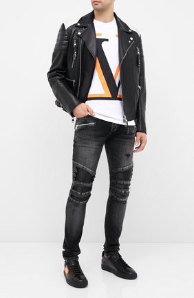 Мужская хлопковая футболка VALENTINO белого цвета по цене 33850 руб., арт. UV3MG08C6K7 | Фото 2 Мужская хлопковая футболка VALENTINO белого цвета, арт. UV3MG08C6K7 | Фото 2