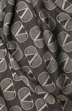 Женская шаль из шелка и шерсти VALENTINO черного цвета по цене 45550 руб., арт. UW2EB104/REG | Фото 2 Женская шаль из шелка и шерсти VALENTINO черного цвета, арт. UW2EB104/REG | Фото 2