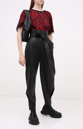Женская хлопковая футболка REDVALENTINO красного цвета по цене 21800 руб., арт. UR3MG06N/59Q | Фото 2 Женская хлопковая футболка REDVALENTINO красного цвета, арт. UR3MG06N/59Q | Фото 2