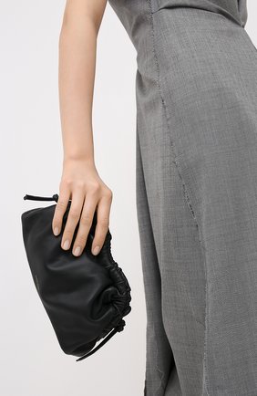 Женский клатч cloud mini MANSUR GAVRIEL черного цвета по цене 32450 руб., арт. WP20H010KQ | Фото 2 Женский клатч cloud mini MANSUR GAVRIEL черного цвета, арт. WP20H010KQ | Фото 2