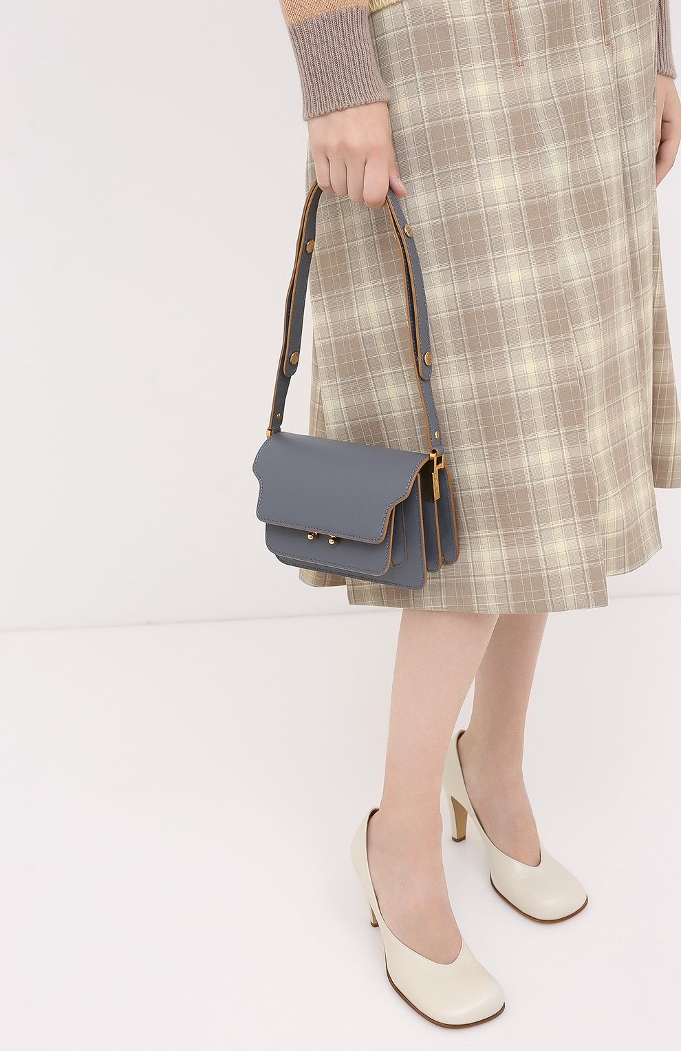Женская сумка trunk mini MARNI серого цвета по цене 116000 руб., арт. SBMPS01U07/LV520 | Фото 2 Женская сумка trunk mini MARNI серого цвета, арт. SBMPS01U07/LV520 | Фото 2