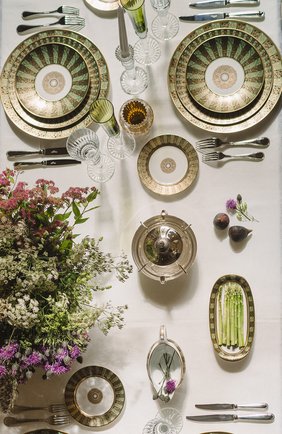 Блюдо для торта круглое eventail vert BERNARDAUD зеленого цвета по цене 145000 руб., арт. 1848/21267 | Фото 2 Блюдо для торта круглое eventail vert BERNARDAUD зеленого цвета, арт. 1848/21267 | Фото 2