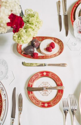 Блюдо для солений aux rois rouge BERNARDAUD красного цвета по цене 48900 руб., арт. G653/125 | Фото 2 Блюдо для солений aux rois rouge BERNARDAUD красного цвета, арт. G653/125 | Фото 2
