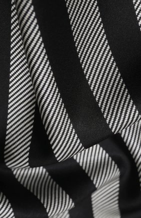 Женский шелковый платок GIORGIO ARMANI черно-белого цвета по цене 28300 руб., арт. 795314/0A150 | Фото 2 Женский шелковый платок GIORGIO ARMANI черно-белого цвета, арт. 795314/0A150 | Фото 2