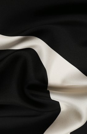 Женский шелковый платок valentino garavani VALENTINO черного цвета по цене 32700 руб., арт. UW2EI114/QZW | Фото 2 Женский шелковый платок valentino garavani VALENTINO черного цвета, арт. UW2EI114/QZW | Фото 2