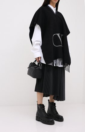 Женская пончо из кашемира и шерсти VALENTINO черного цвета по цене 66450 руб., арт. UW2EA018/LWP | Фото 2 Женская пончо из кашемира и шерсти VALENTINO черного цвета, арт. UW2EA018/LWP | Фото 2