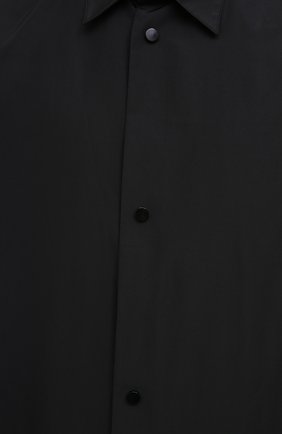 Мужской плащ BOTTEGA VENETA черного цвета, арт. 629336/VKT00 | Фото 5 (Мужское Кросс-КТ: Плащ-верхняя одежда, Верхняя одежда; Рукава: Длинные; Длина (верхняя одежда): До колена; Материал внешний: Синтетический материал; Региональные ограничения белый список (Axapta Mercury): RU; Материал подклада: Синтетический материал; Стили: Минимализм)