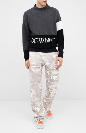 Мужской шерстяной свитер OFF-WHITE серого цвета по цене 53200 руб., арт. 0MHE048E20KNI0010701 | Фото 2 Мужской шерстяной свитер OFF-WHITE серого цвета, арт. 0MHE048E20KNI0010701 | Фото 2