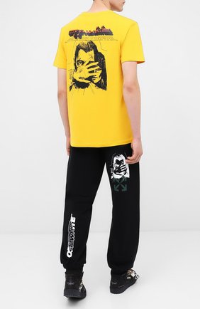 Мужская хлопковая футболка OFF-WHITE желтого цвета по цене 27200 руб., арт. 0MAA027E20JER0121810 | Фото 2 Мужская хлопковая футболка OFF-WHITE желтого цвета, арт. 0MAA027E20JER0121810 | Фото 2 (Материал внешний: Хлопок; Длина (для топов): Стандартные; Рукава: Короткие; Мужское Кросс-КТ: Футболка-одежда; Принт: С принтом; Стили: Гранж)
