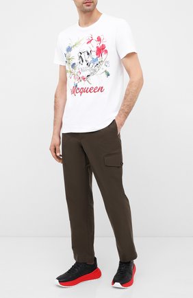 Мужские хлопковые брюки ALEXANDER MCQUEEN хаки цвета по цене 59950 руб., арт. 619187/QPS44 | Фото 2 Мужские хлопковые брюки ALEXANDER MCQUEEN хаки цвета, арт. 619187/QPS44 | Фото 2 (Материал внешний: Хлопок; Силуэт М (брюки): Карго; Случай: Повседневный; Длина (брюки, джинсы): Стандартные; Стили: Бохо)