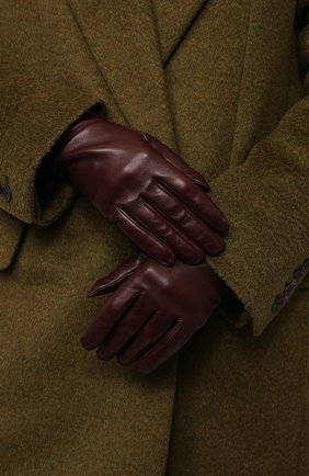 Женские кожаные перчатки VALENTINO бордового цвета по цене 36850 руб., арт. UW2GCA14/WJW | Фото 2 Женские кожаные перчатки VALENTINO бордового цвета, арт. UW2GCA14/WJW | Фото 2