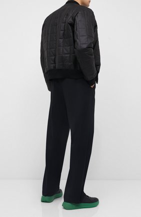 Мужские кожаные кроссовки BOTTEGA VENETA черного цвета по цене 86150 руб., арт. 565646/VT040 | Фото 2 Мужские кожаные кроссовки BOTTEGA VENETA черного цвета, арт. 565646/VT040 | Фото 2 (Материал внутренний: Натуральная кожа; Подошва: Массивная; Материал внешний: Кожа; Материал утеплителя: Без утеплителя; Региональные ограничения белый список (Axapta Mercury): RU; Стили: Классический)