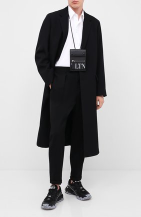 Мужская кожаная сумка valentino garavani vltn VALENTINO черного цвета по цене 28850 руб., арт. UY2P0Q83/LVN | Фото 2 Мужская кожаная сумка valentino garavani vltn VALENTINO черного цвета, арт. UY2P0Q83/LVN | Фото 2