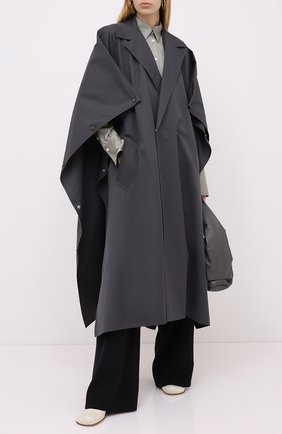 Женский хлопковый плащ BOTTEGA VENETA серого цвета по цене 184500 руб., арт. 632789/VKUM0 | Фото 2 Женский хлопковый плащ BOTTEGA VENETA серого цвета, арт. 632789/VKUM0 | Фото 2