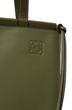 Женская сумка-тоут cushion small LOEWE зеленого цвета по цене 147000 руб., арт. 309.12AA93 | Фото 2 Женская сумка-тоут cushion small LOEWE зеленого цвета, арт. 309.12AA93 | Фото 2