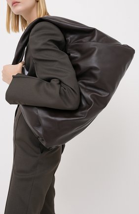 Женская сумка shoulder pouch medium BOTTEGA VENETA темно-коричневого цвета по цене 239000 руб., арт. 607984/VCP40 | Фото 2 Женская сумка shoulder pouch medium BOTTEGA VENETA темно-коричневого цвета, арт. 607984/VCP40 | Фото 2