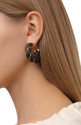 Женские серьги BOTTEGA VENETA темно-коричневого цвета по цене 39950 руб., арт. 628948/VAHUA | Фото 2 Женские серьги BOTTEGA VENETA темно-коричневого цвета, арт. 628948/VAHUA | Фото 2