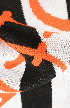 Мужской шарф OFF-WHITE черно-белого цвета по цене 16600 руб., арт. 0MMA001E20KNI0011001 | Фото 2 Мужской шарф OFF-WHITE черно-белого цвета, арт. 0MMA001E20KNI0011001 | Фото 2