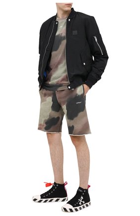 Мужские хлопковые шорты OFF-WHITE хаки цвета по цене 36350 руб., арт. 0MCI006E20FLE0026001 | Фото 2 Мужские хлопковые шорты OFF-WHITE хаки цвета, арт. 0MCI006E20FLE0026001 | Фото 2