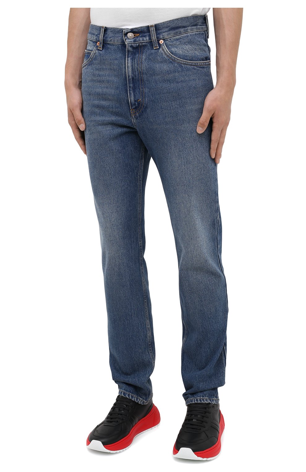 Мужские джинсы GUCCI синего цвета, арт. 623953/XDBBQ | Фото 3 (Силуэт М (брюки): Прямые; Кросс-КТ: Деним; Длина (брюки, джинсы): Стандартные; Материал внешний: Хлопок, Деним; Детали: Потертости)