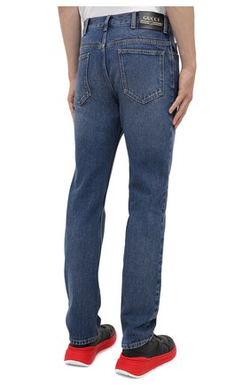 Мужские джинсы GUCCI синего цвета, арт. 623953/XDBBQ | Фото 4 (Силуэт М (брюки): Прямые; Кросс-КТ: Деним; Длина (брюки, джинсы): Стандартные; Материал внешний: Хлопок, Деним; Детали: Потертости)